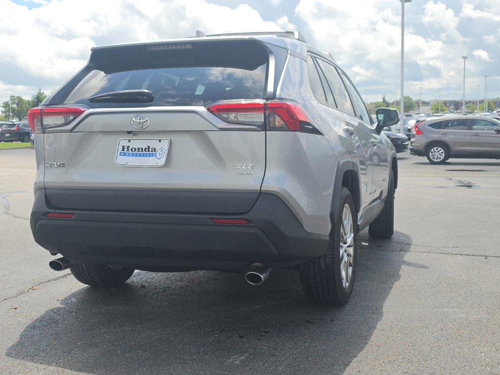 Used 2021 Toyota RAV4 XLE Premium AWD/4WD image 9