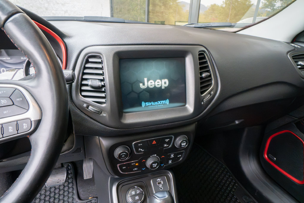 Used 2021 Jeep Compass Trailhawk w/ Sun and Sound Group AWD/4WD image 11