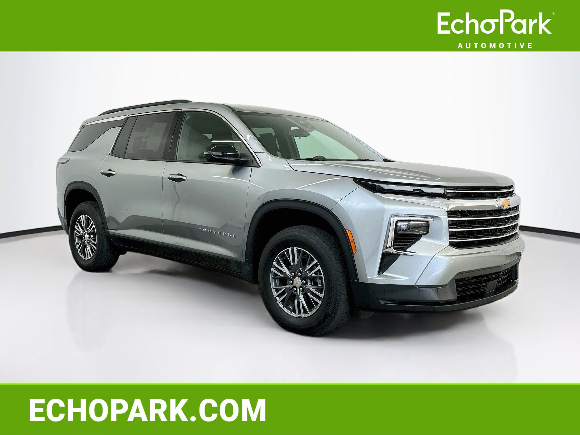 Used 2025 Chevrolet Traverse LT AWD/4WD image 1