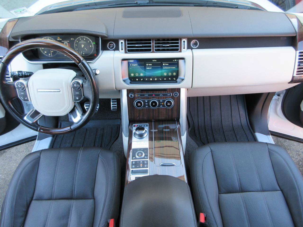 Used 2017 Land Rover Range Rover Supercharged AWD/4WD image 18