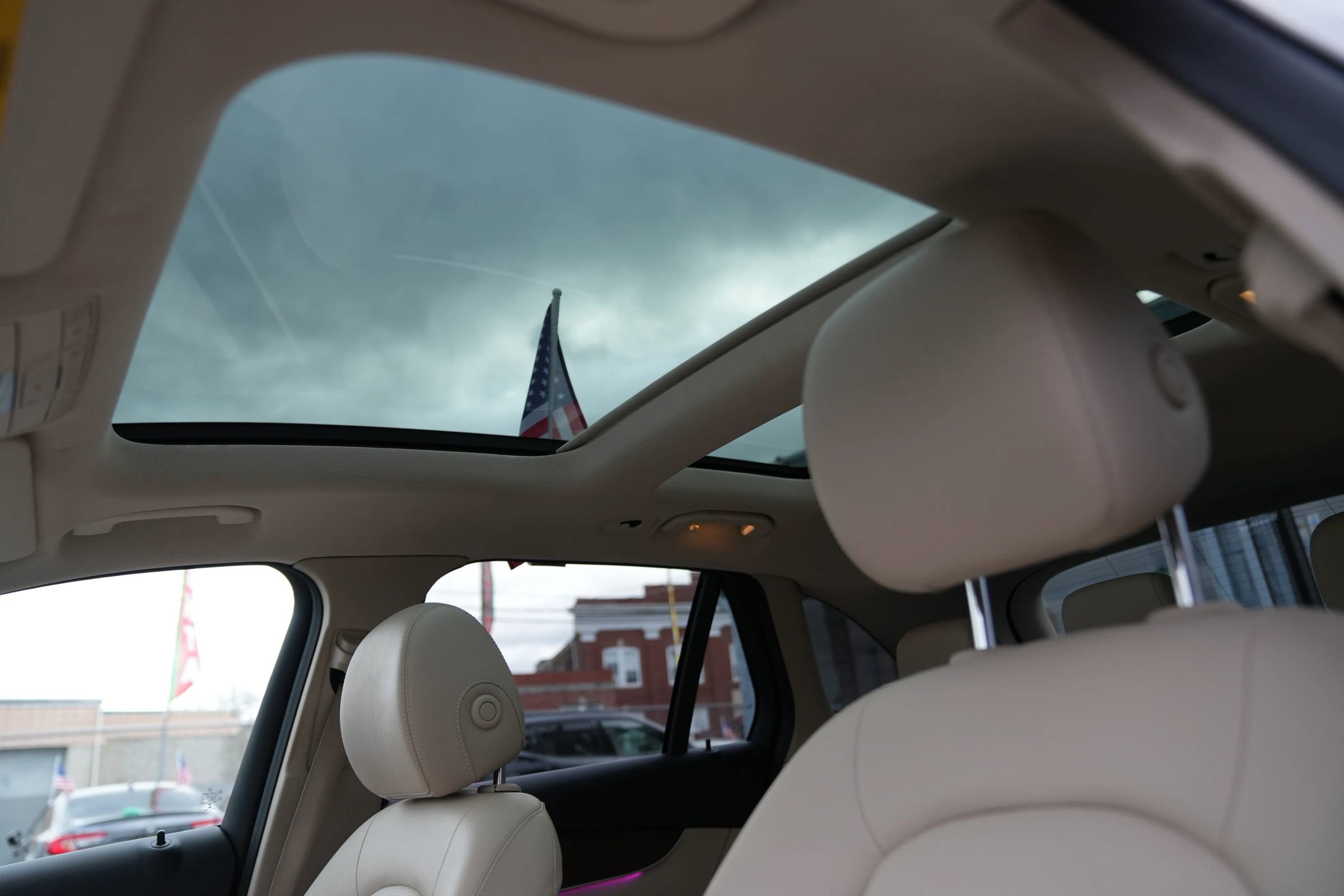 Used 2021 Mercedes-Benz GLC 300 4MATIC w/ Premium Package image 27