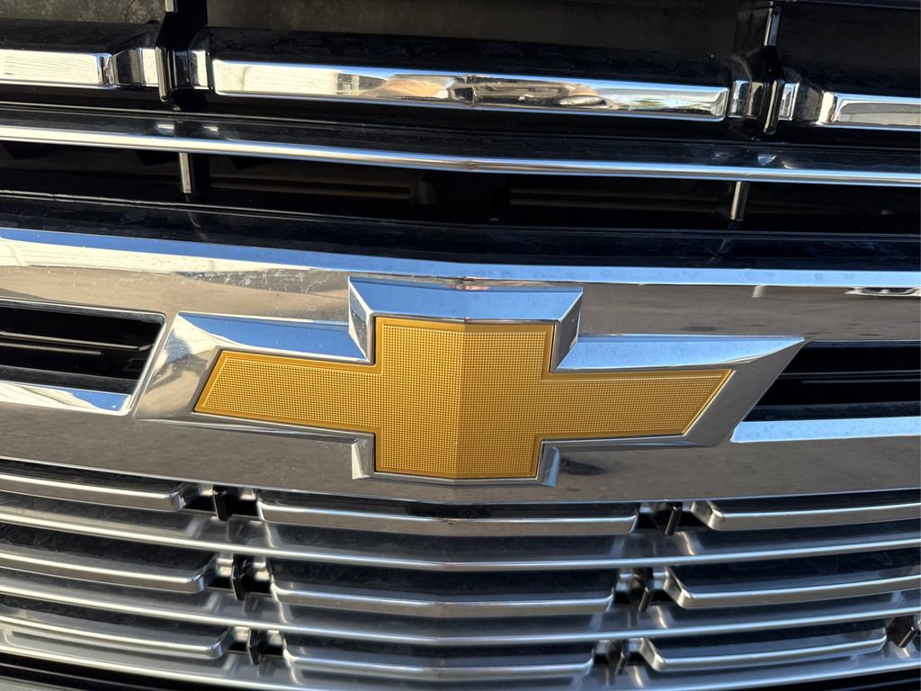 Used 2024 Chevrolet Suburban Premier image 18
