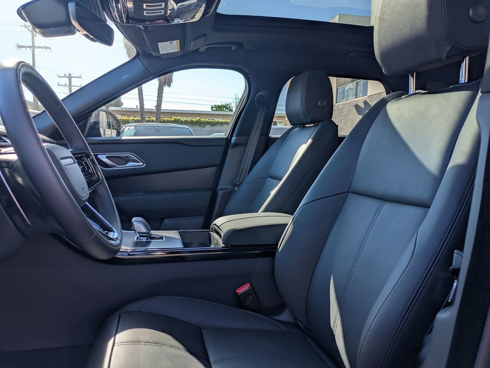 New 2026 Land Rover Range Rover Velar Dynamic SE image 12