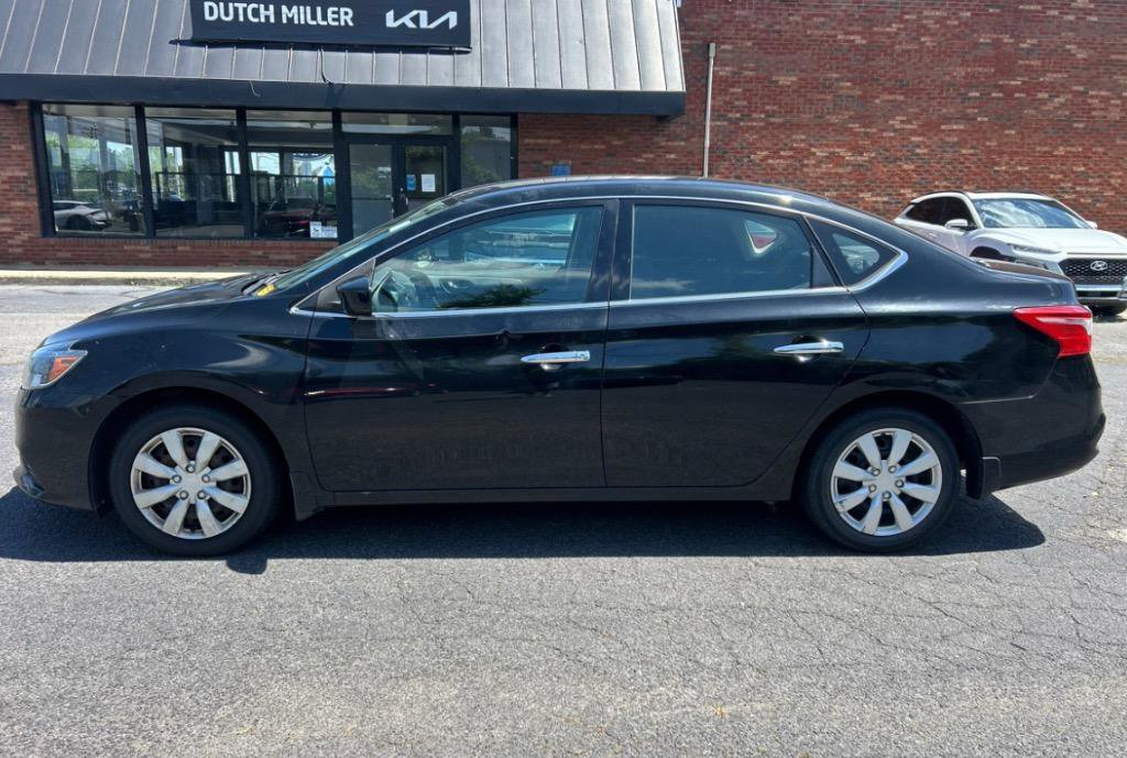 Used 2017 Nissan Sentra S image 8