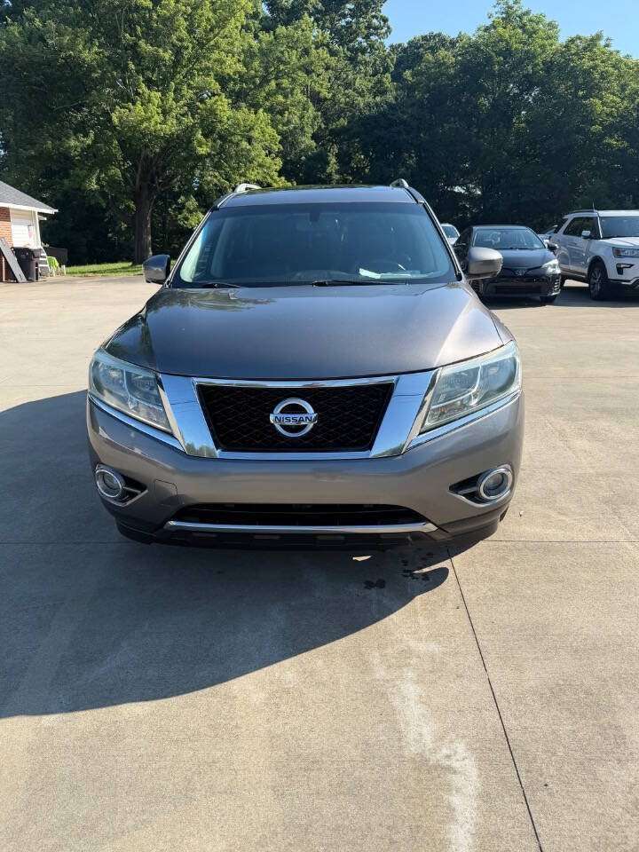 Used 2015 Nissan Pathfinder Platinum w/ Family Entertainment Package FWD image 11