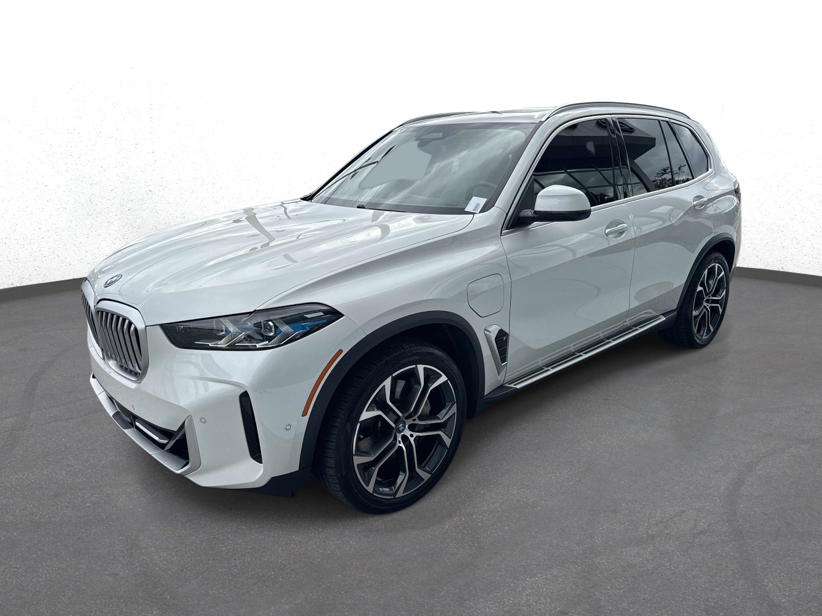 Used 2024 BMW X5 xDrive50e w/ Executive Package AWD/4WD image 7