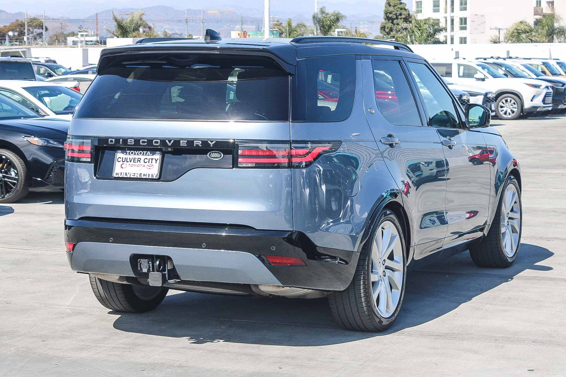 Used 2023 Land Rover Discovery S R-Dynamic image 9