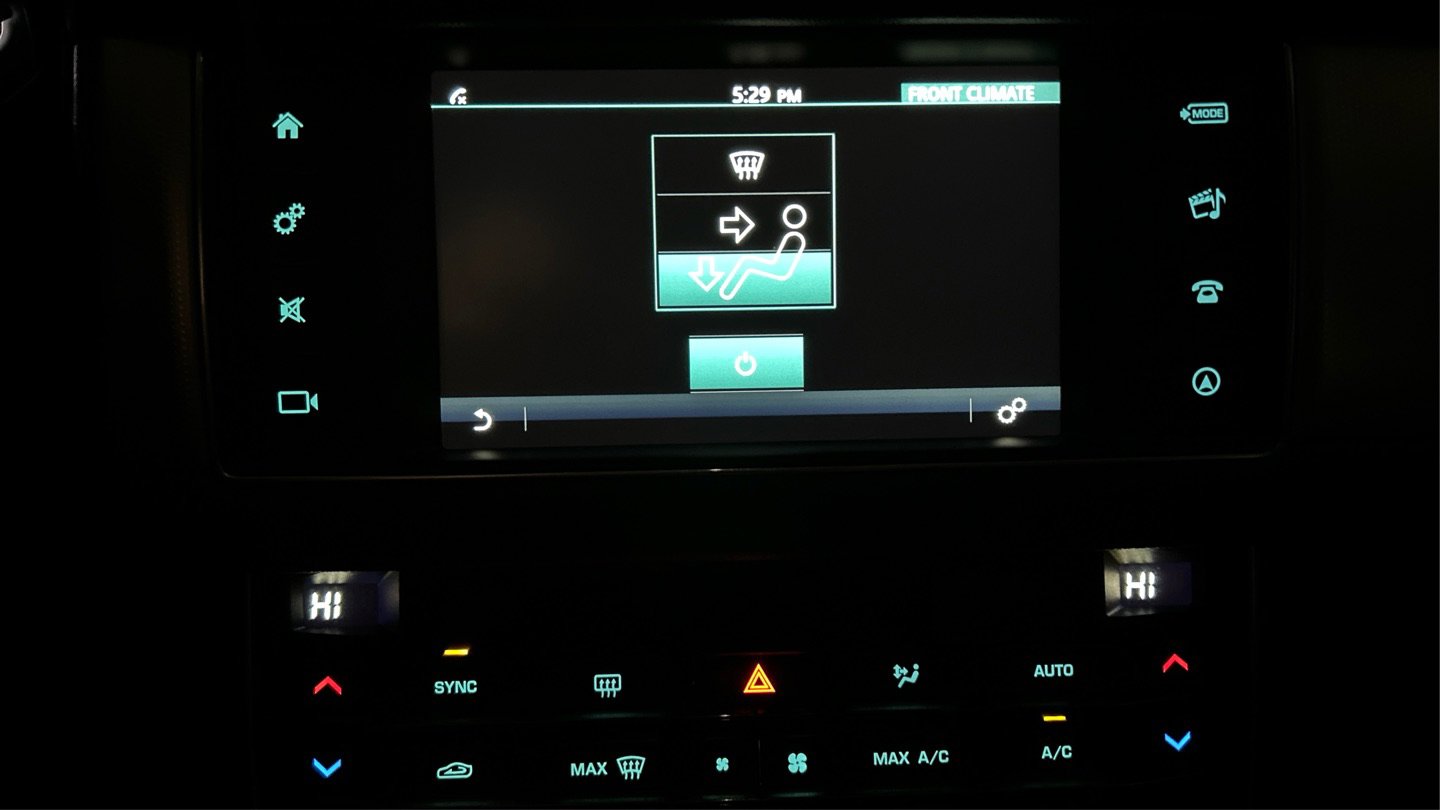 Used 2016 Jaguar XF Premium image 33