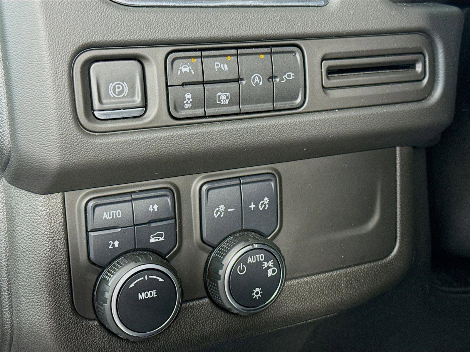 Used 2022 Chevrolet Tahoe LT w/ Luxury Package image 7