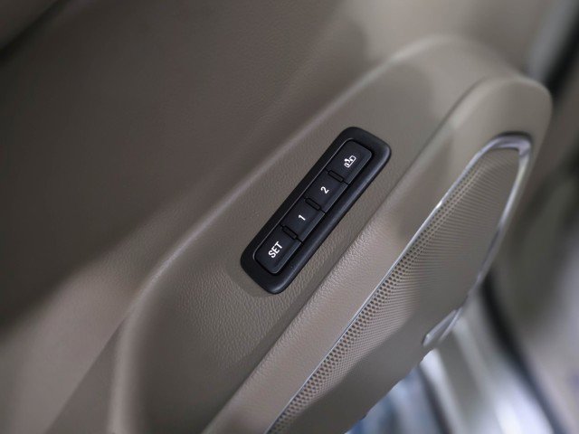 Used 2017 GMC Yukon XL SLT w/ Open Road Package image 34