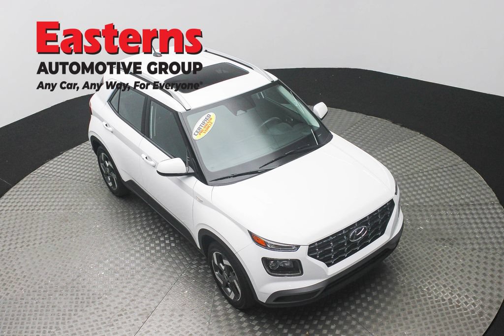 Used 2025 Hyundai Venue SEL FWD image 3