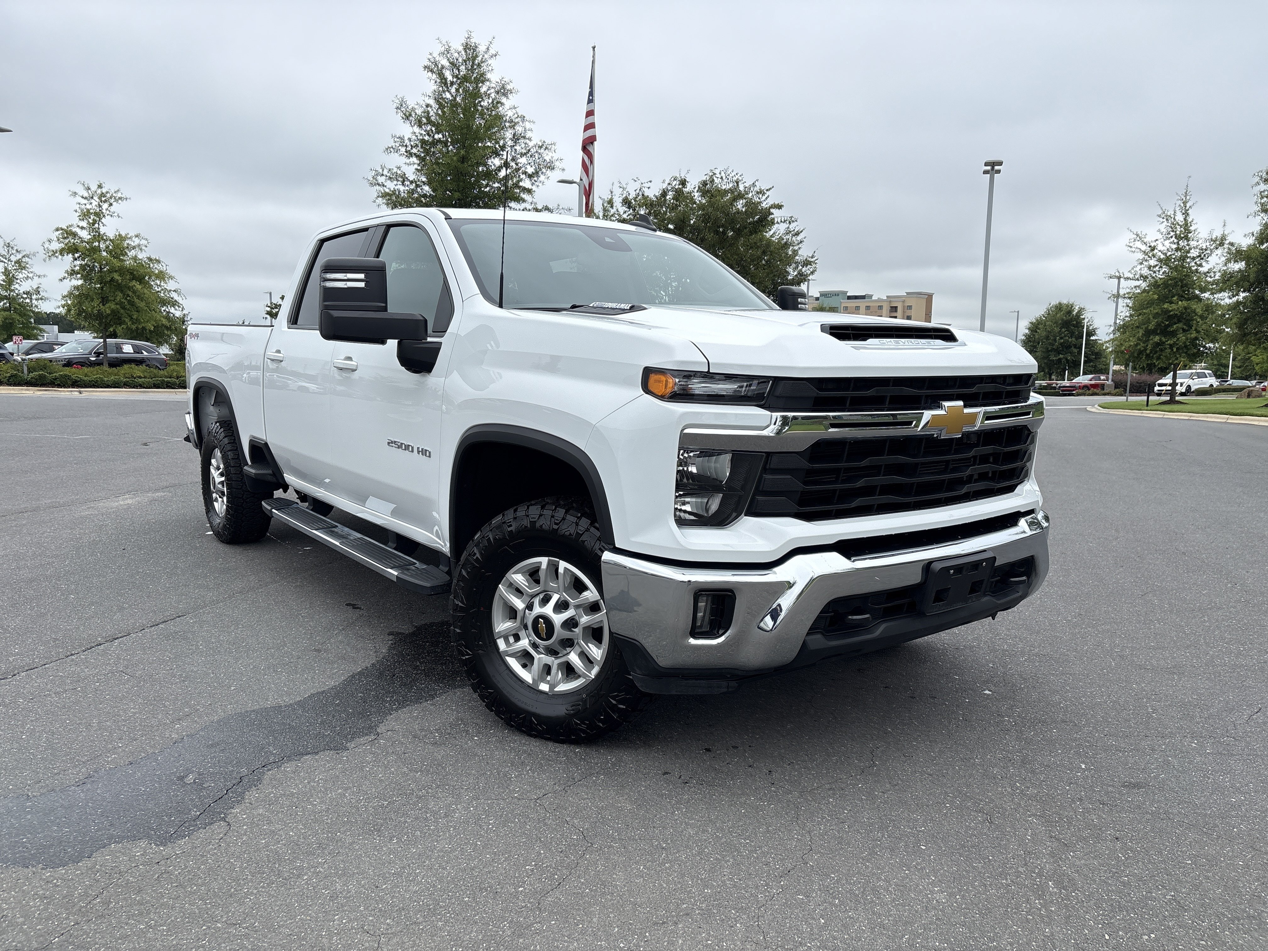Used 2025 Chevrolet Silverado 2500 LT w/ Convenience Package AWD/4WD image 2