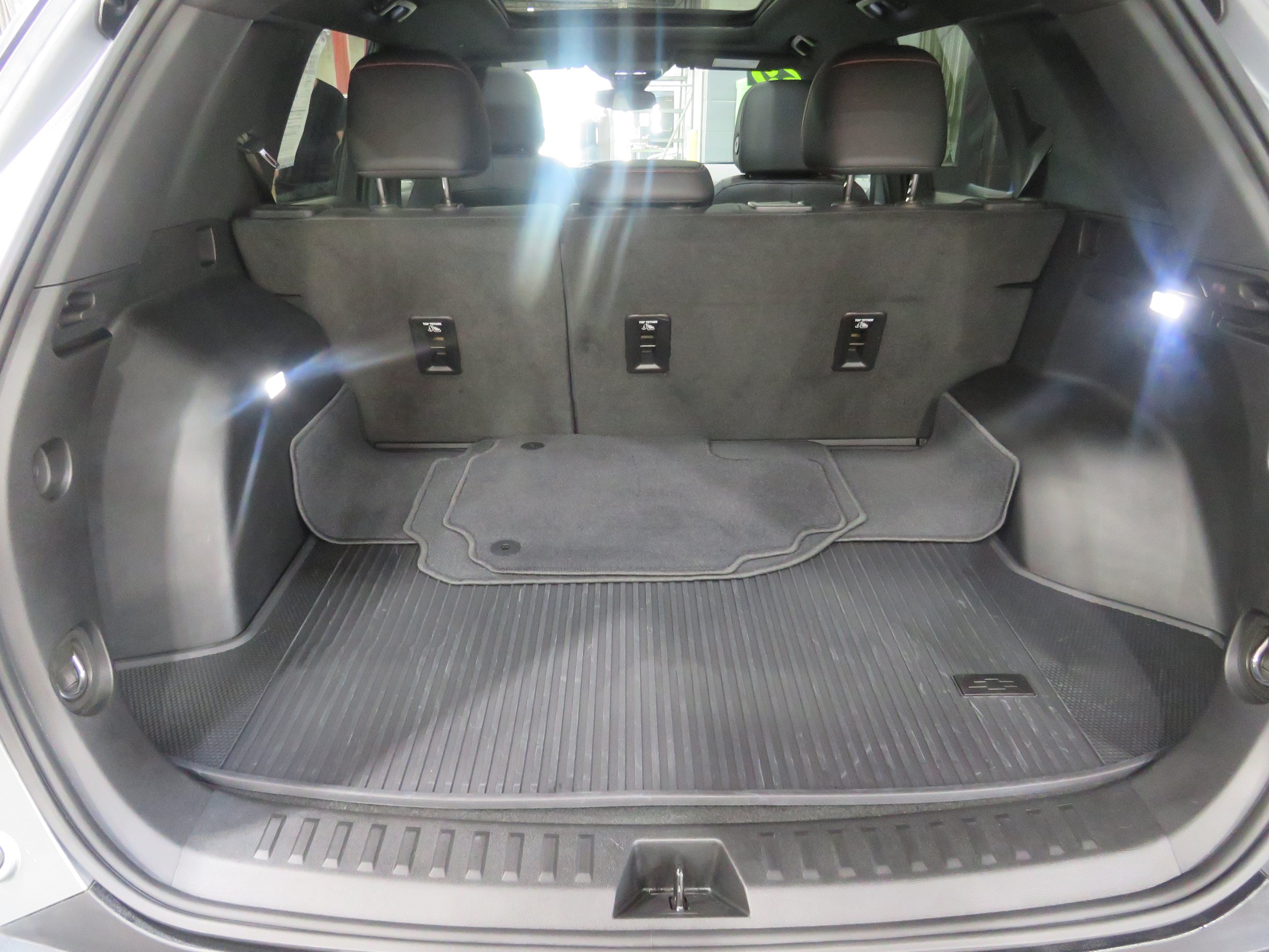 Used 2025 Chevrolet Equinox RS AWD/4WD image 7