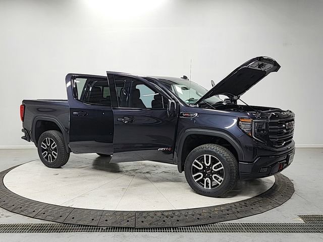 Used 2025 GMC Sierra 1500 AT4 w/ Technology Package AWD/4WD image 9