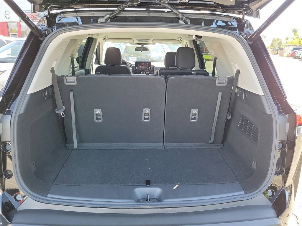 New 2025 Nissan Pathfinder SV image 14