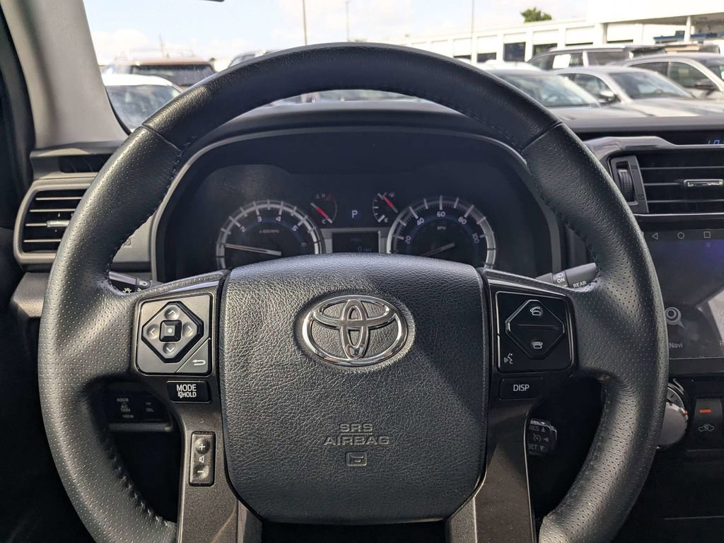 Used 2018 Toyota 4Runner TRD Off-Road Premium AWD/4WD image 21