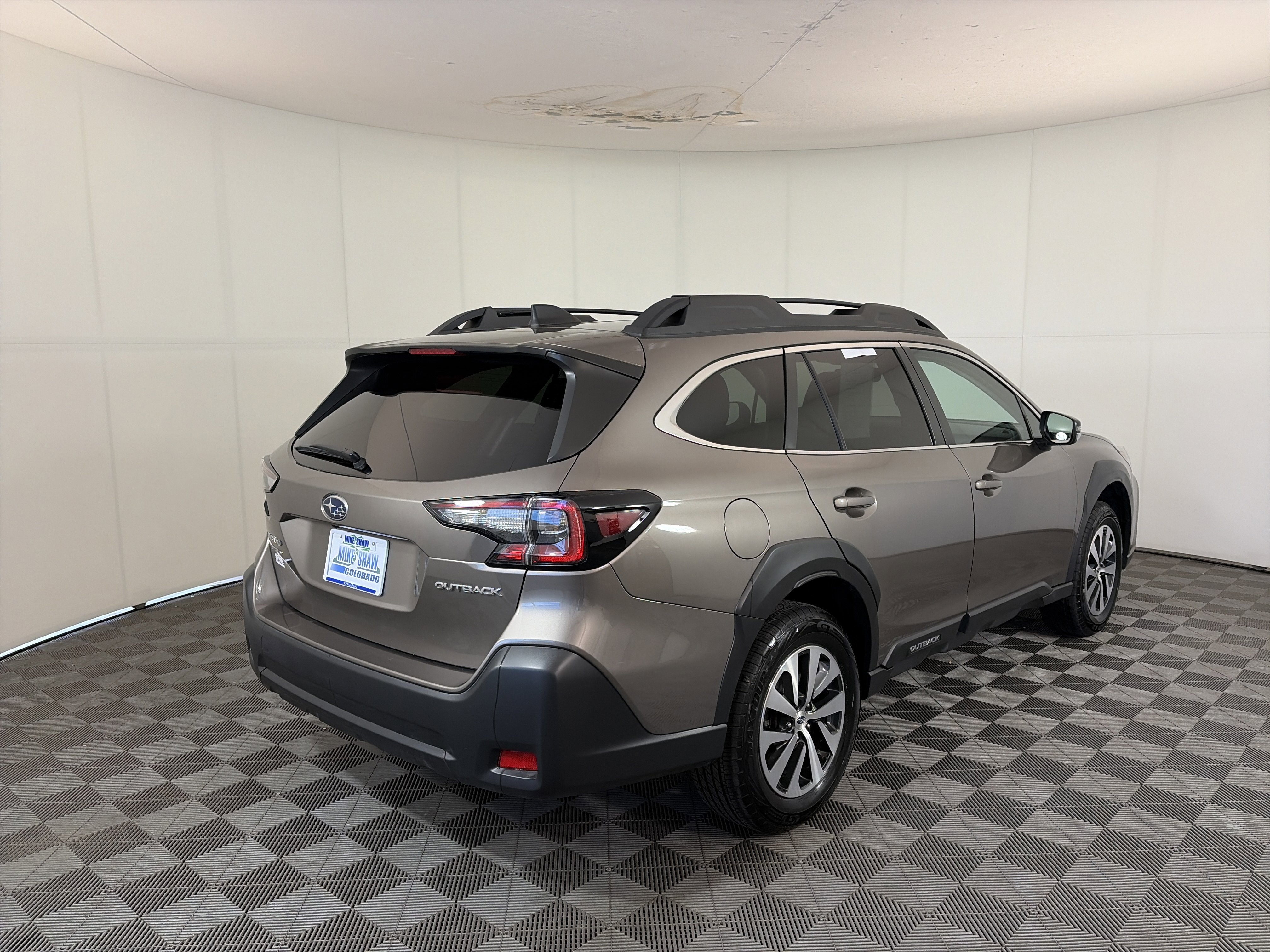 Used 2023 Subaru Outback Premium image 5