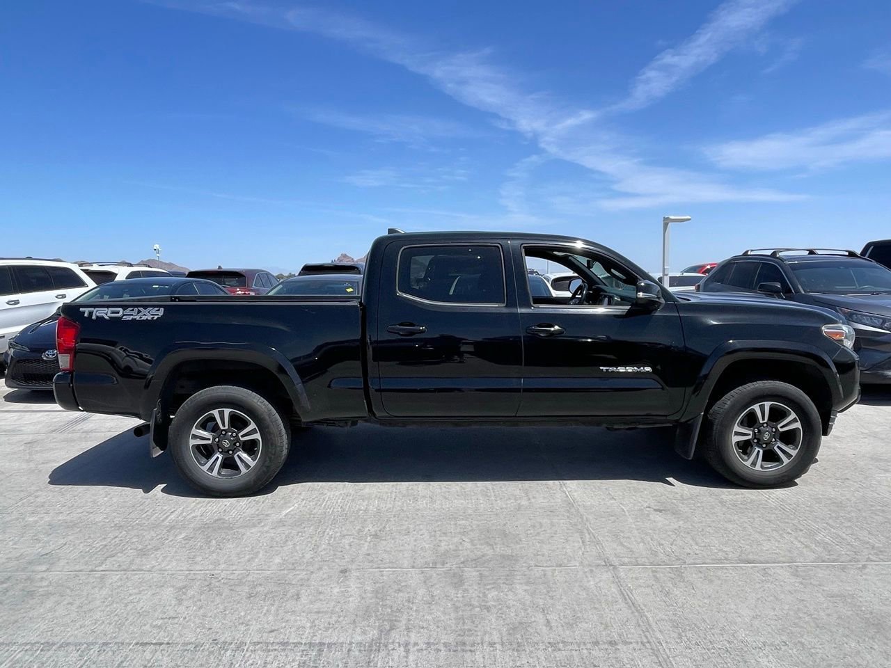 Used 2016 Toyota Tacoma TRD Sport w/ Towing Package AWD/4WD image 2