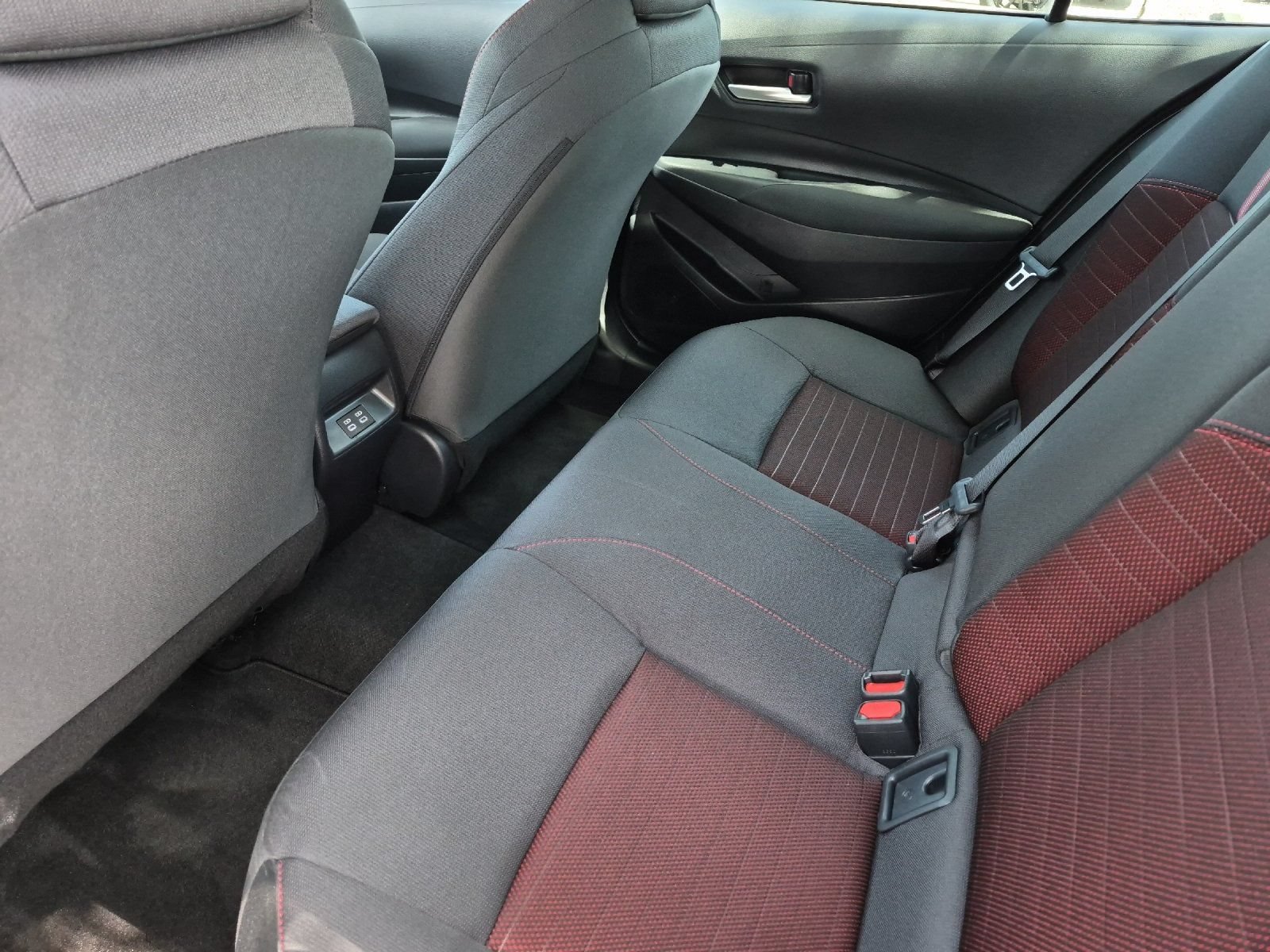 Used 2026 Toyota Corolla SE FWD image 11