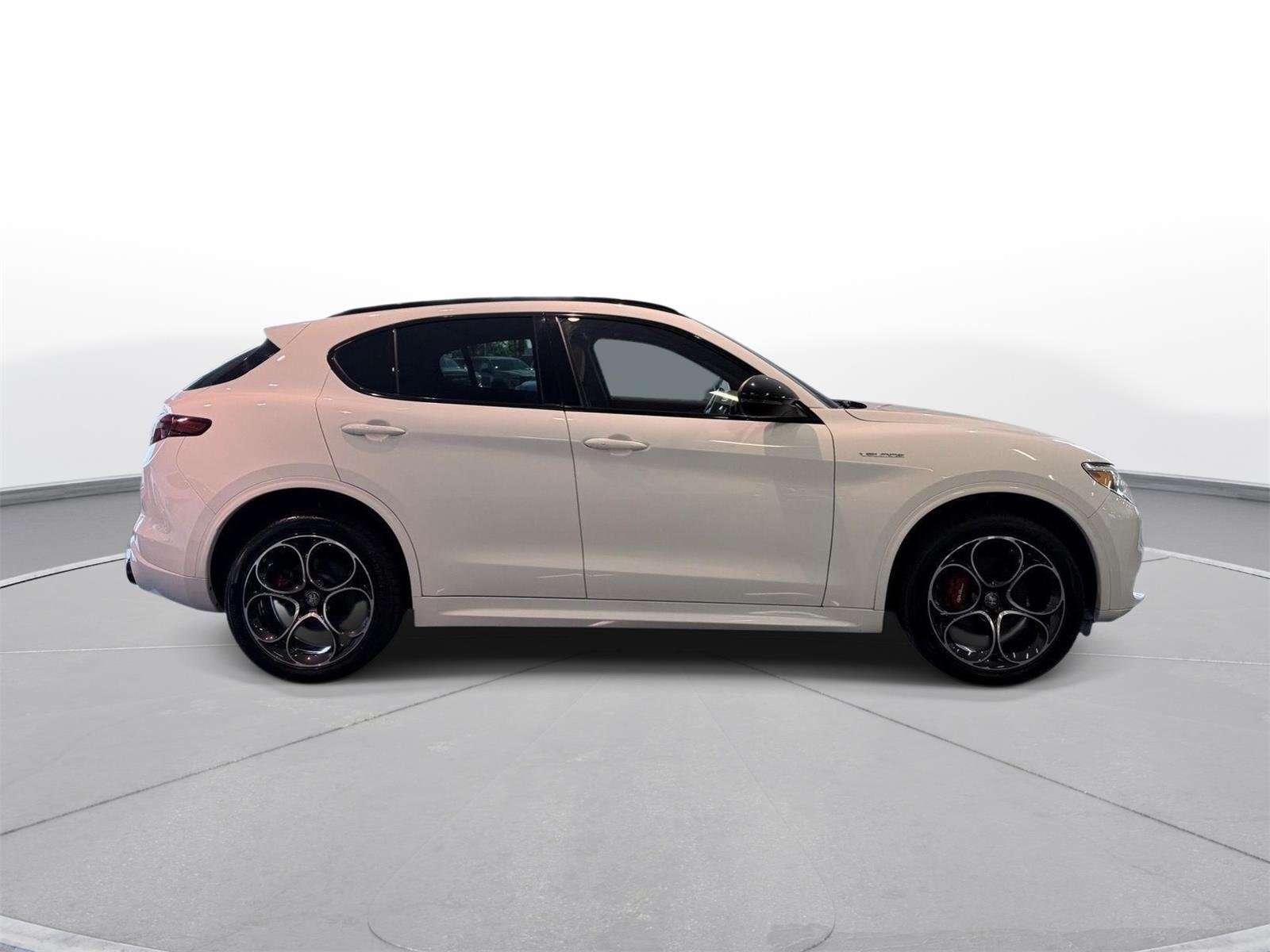 Used 2023 Alfa Romeo Stelvio Veloce AWD/4WD image 20