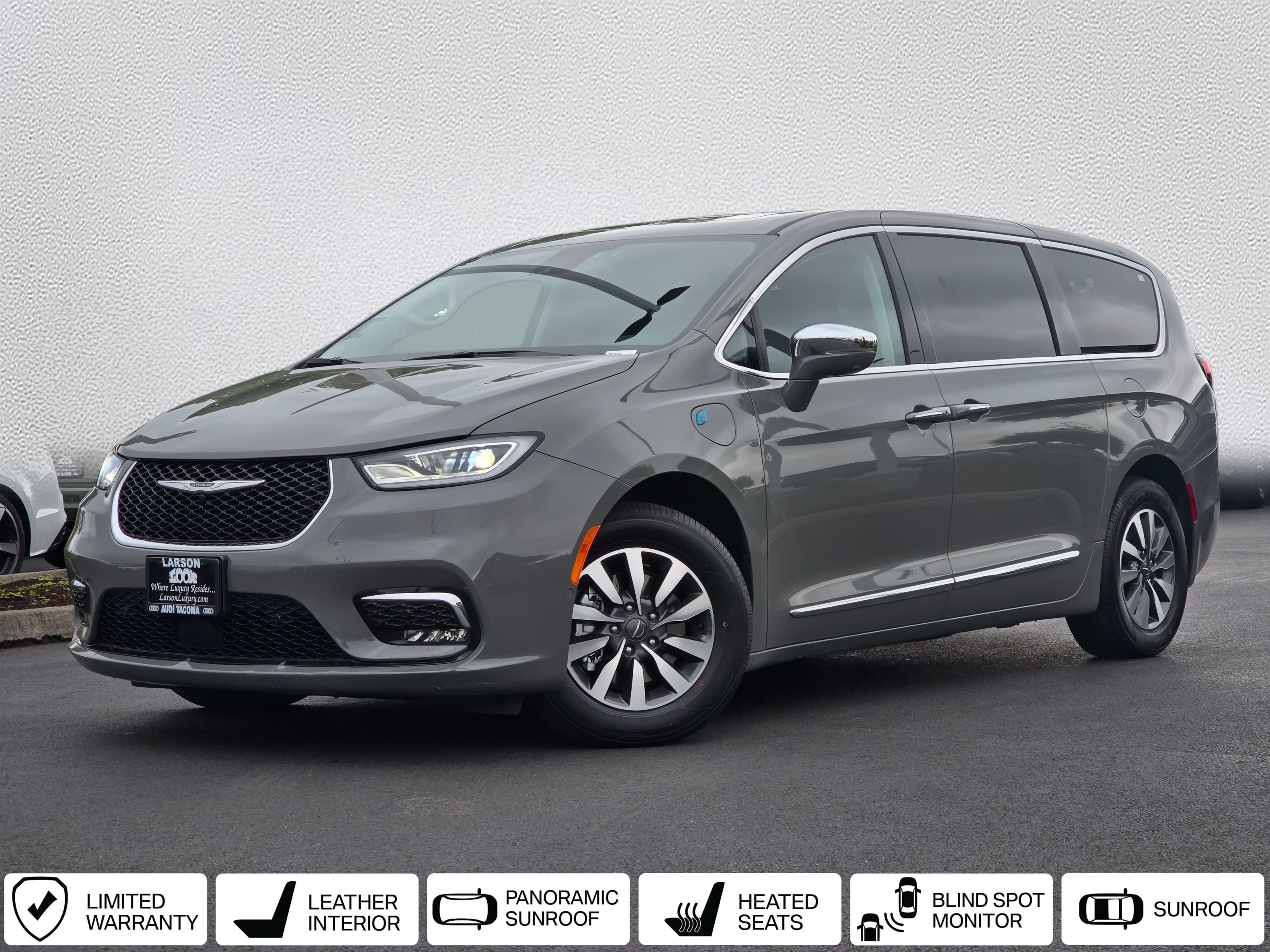 Used 2022 Chrysler Pacifica Limited FWD image 1