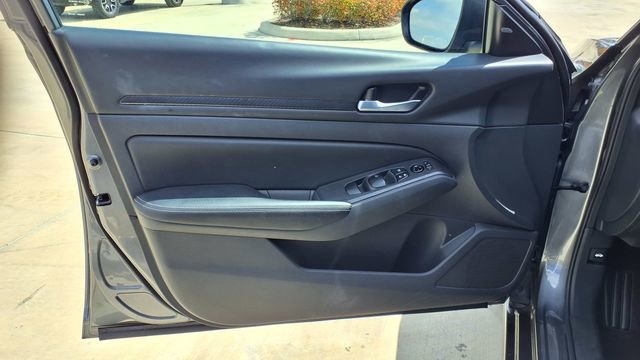 Used 2025 Nissan Altima 2.5 SV image 12