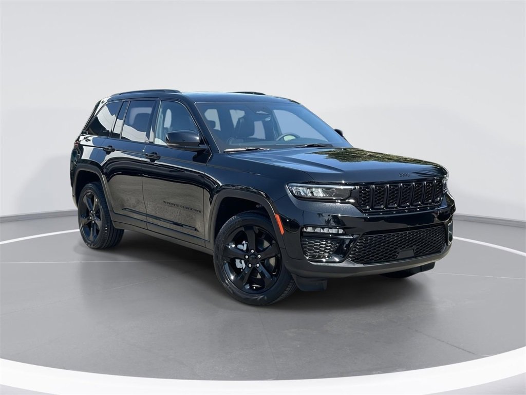 Used 2025 Jeep Grand Cherokee Limited w/ Black Appearance Package
