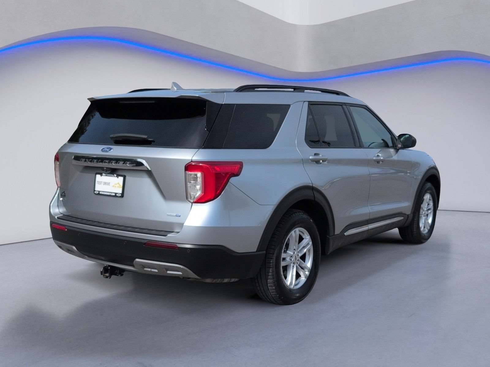 Used 2020 Ford Explorer XLT w/ Equipment Group 202A AWD/4WD image 9