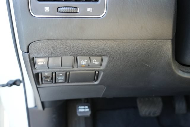 Used 2017 Nissan Armada Platinum w/ Captain Seat Package RWD image 28