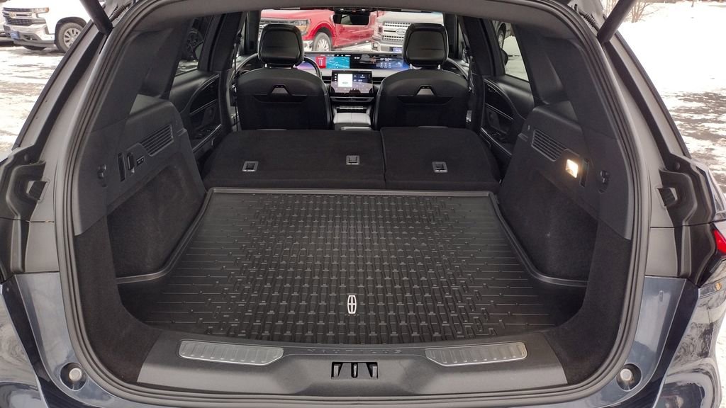 Certified 2024 Lincoln Nautilus Reserve w/ Equipment Group 202A image 25