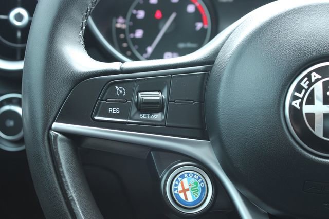 Used 2017 Alfa Romeo Giulia Sprint w/ Cold Weather Package image 23