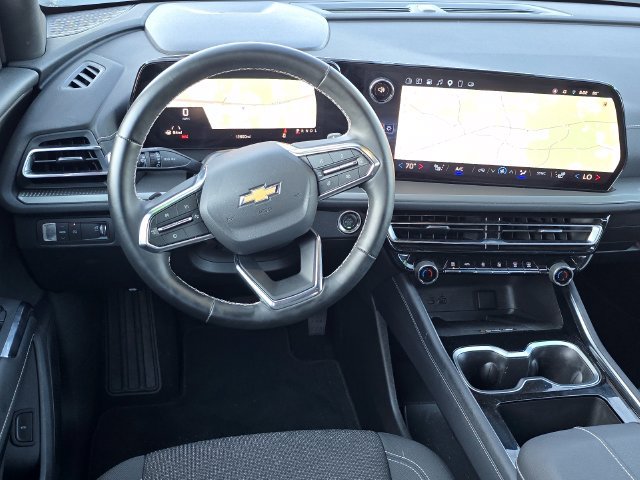 Used 2025 Chevrolet Traverse LT FWD image 11