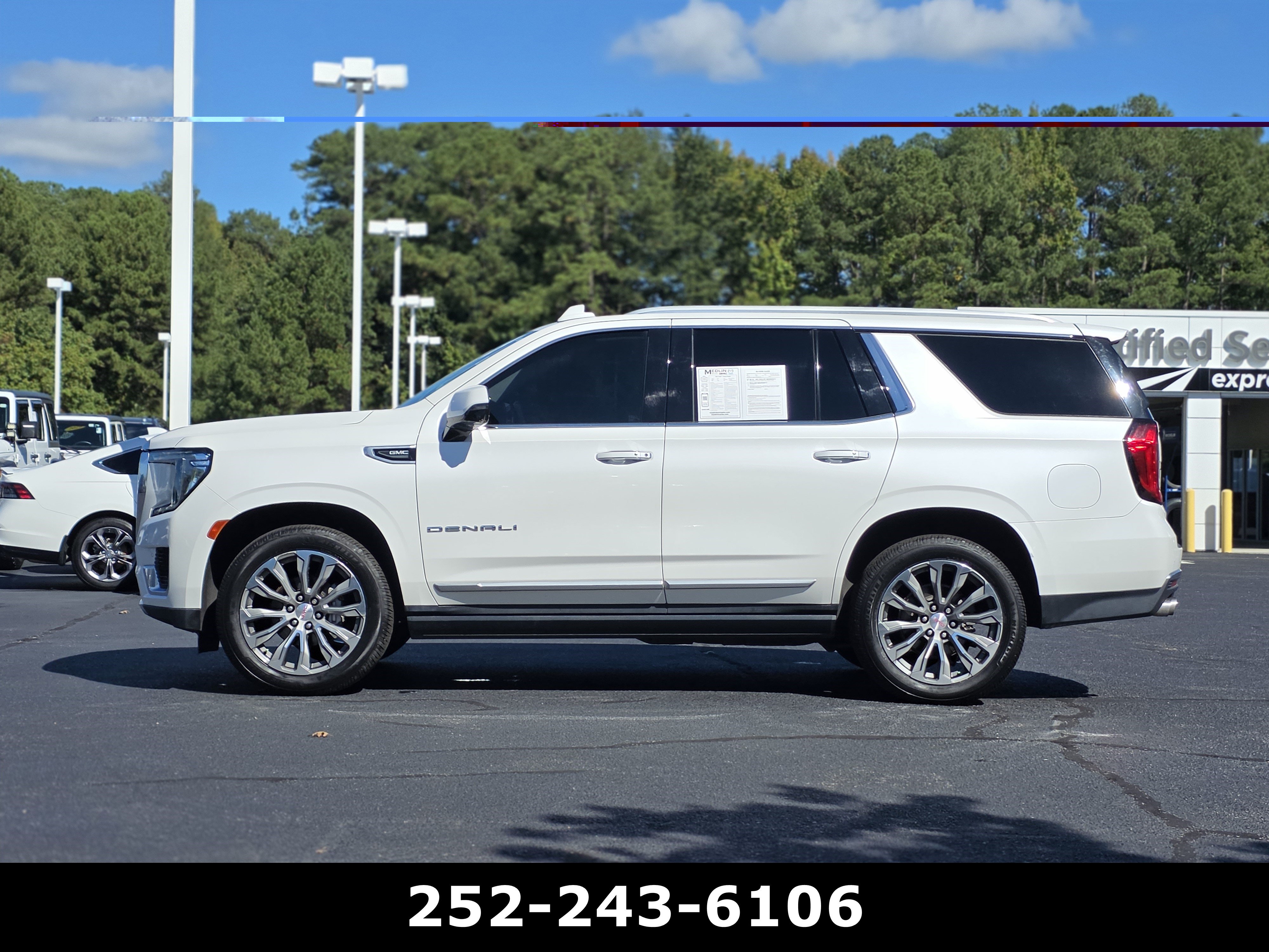 Used 2021 GMC Yukon Denali w/ Denali Premium Package AWD/4WD image 4