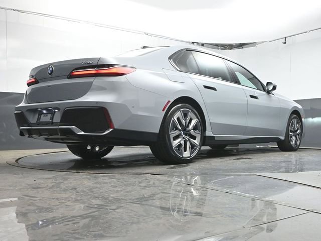 Used 2025 BMW 740i image 39