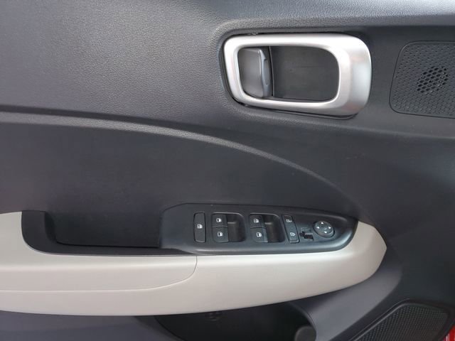 Used 2024 Hyundai Venue SEL image 23