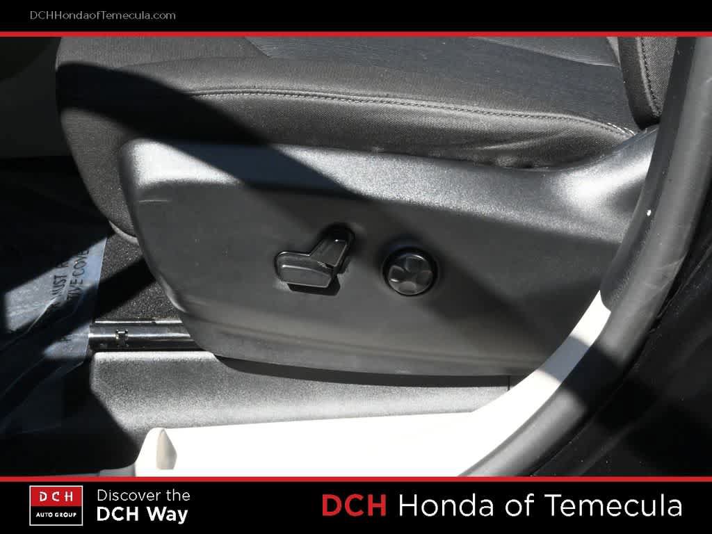 Used 2023 Chrysler Voyager LX FWD image 17