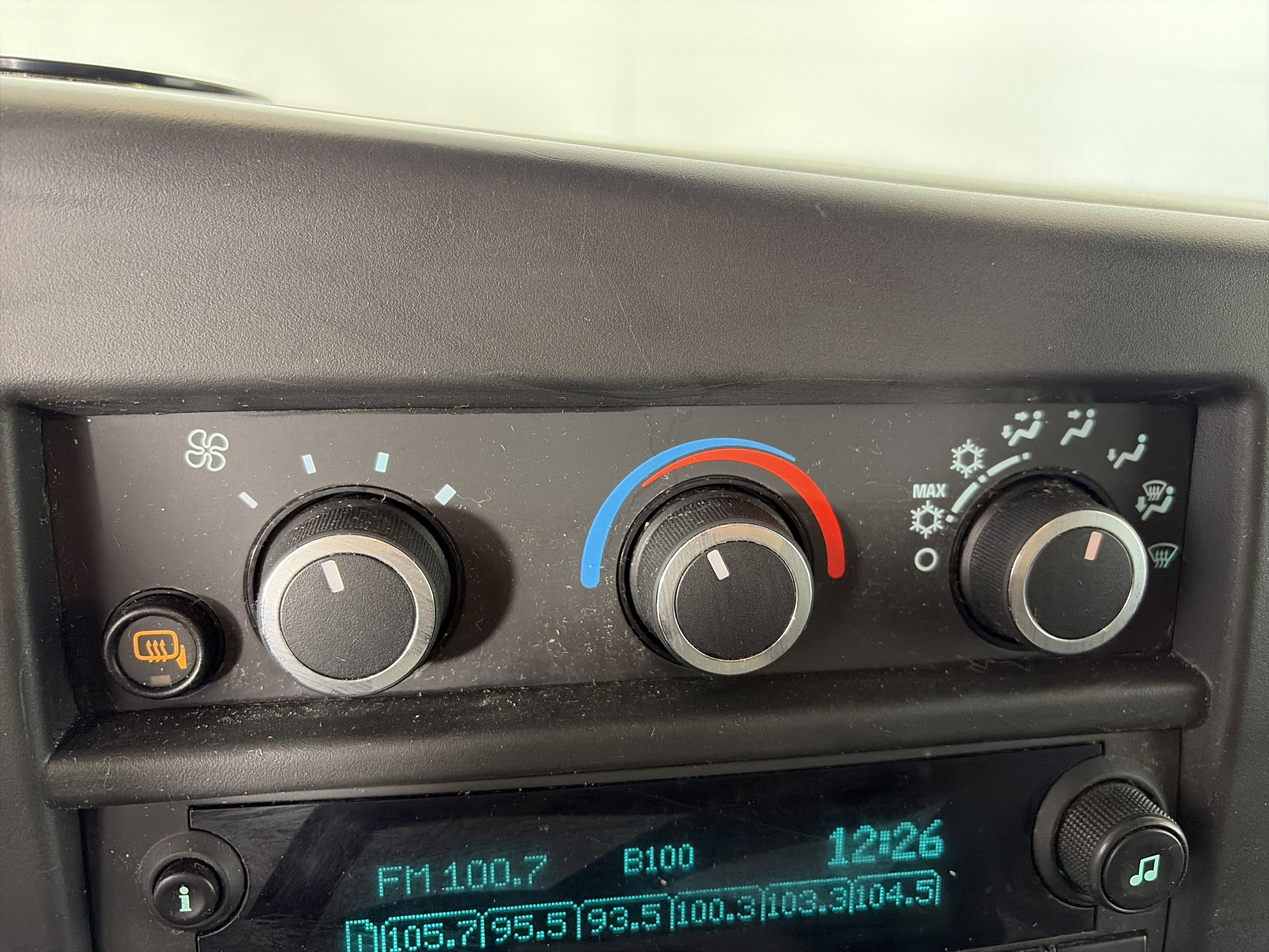 Used 2019 Chevrolet Express 3500 w/ Driver Convenience Package RWD image 19