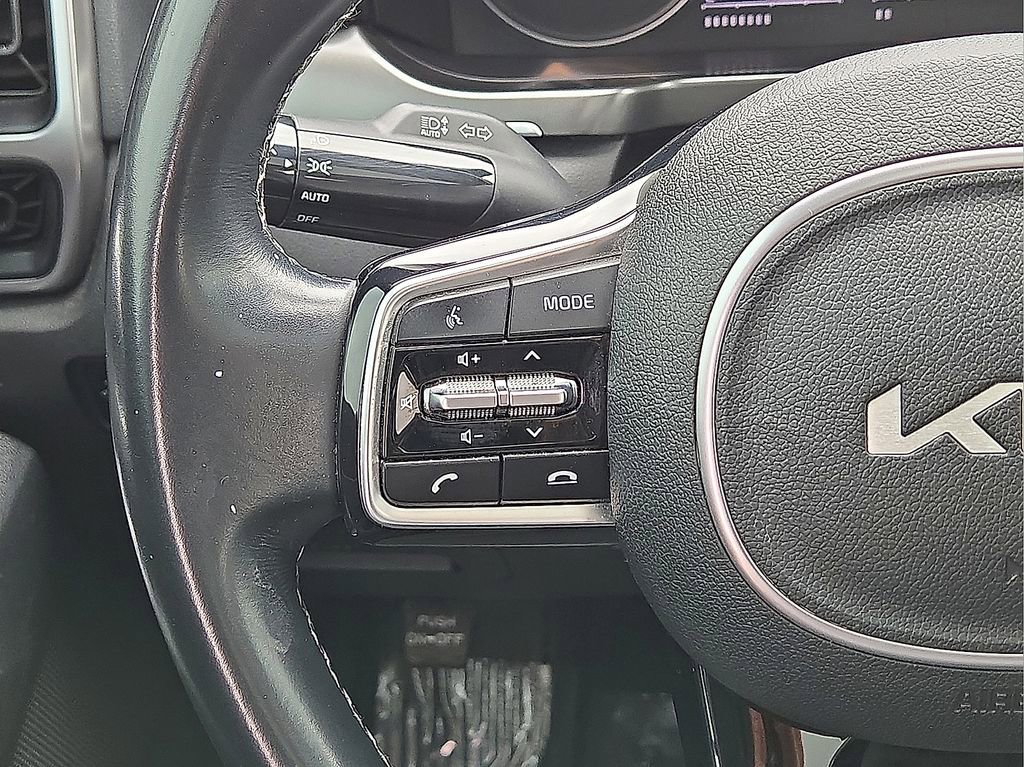 Used 2022 Kia Sorento S w/ Panoramic Sunroof Package FWD image 16