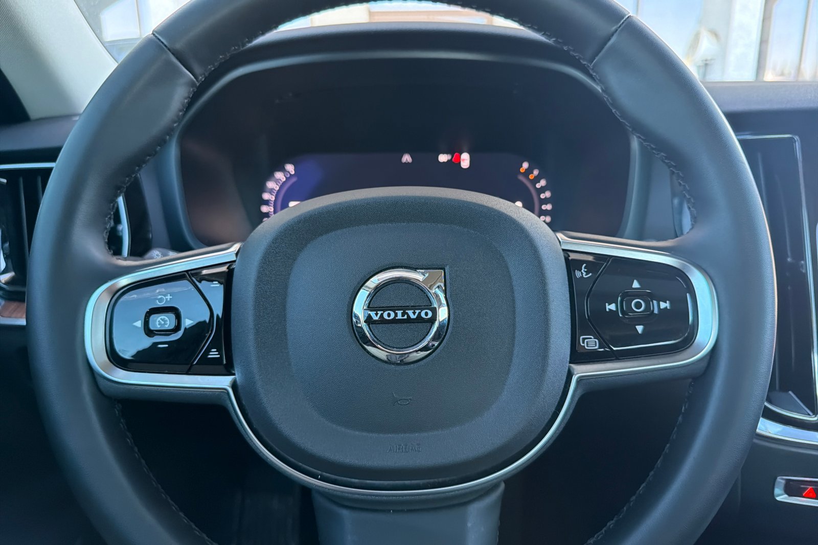 Used 2025 Volvo S60 B5 Plus AWD/4WD image 28