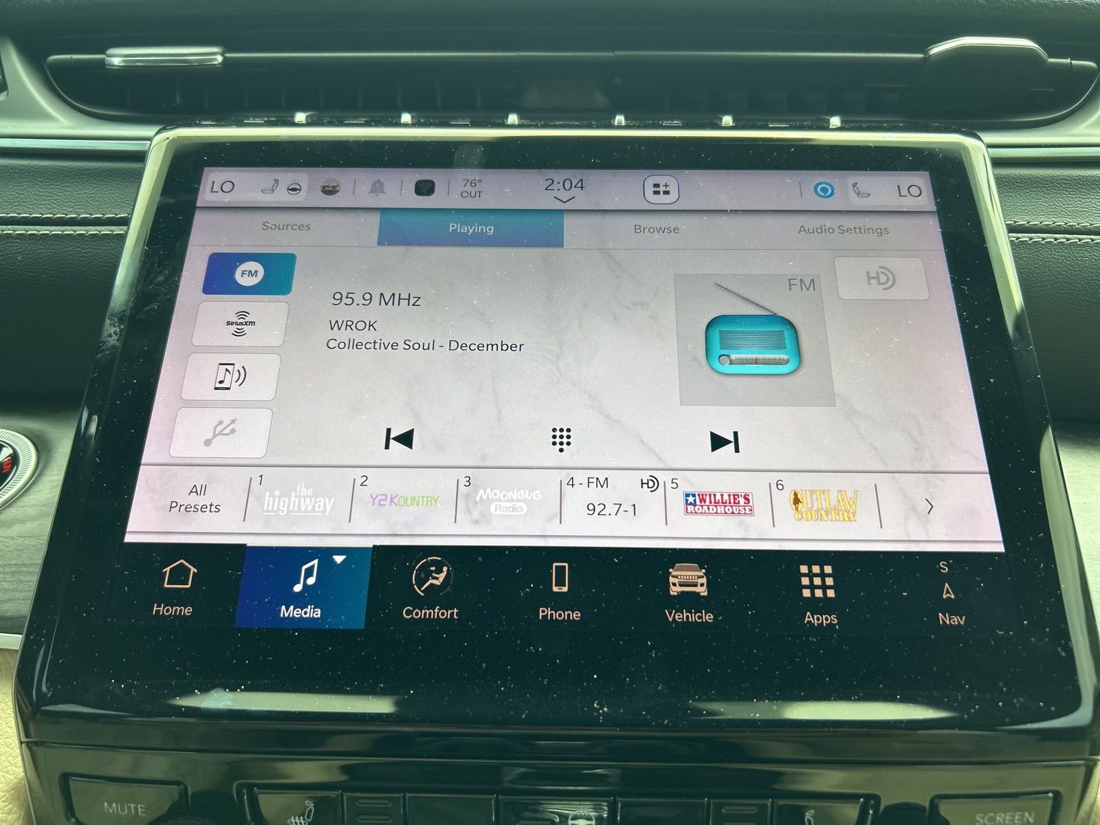 Certified 2024 Jeep Grand Cherokee L Limited w/ Black Appearance Package image 29