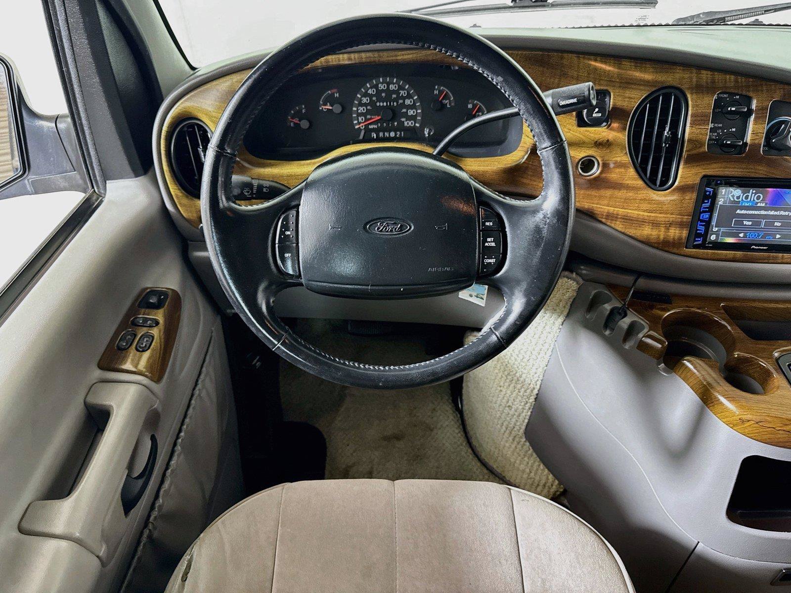 Used 2001 Ford E-150 and Econoline 150 RWD image 17