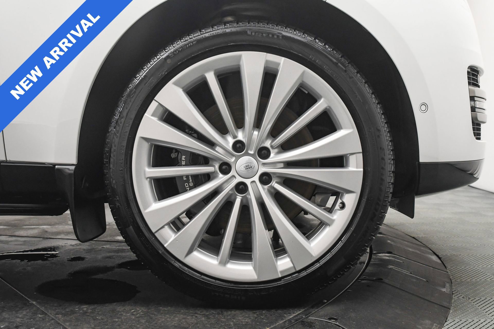 Used 2025 Land Rover Range Rover SE image 35