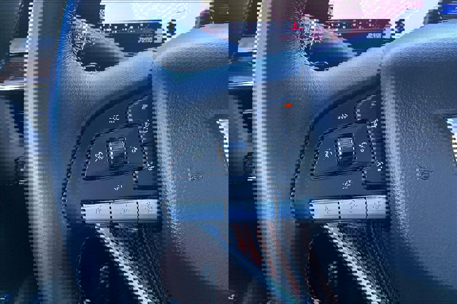 Used 2024 Cadillac Escalade ESV Premium Luxury image 17