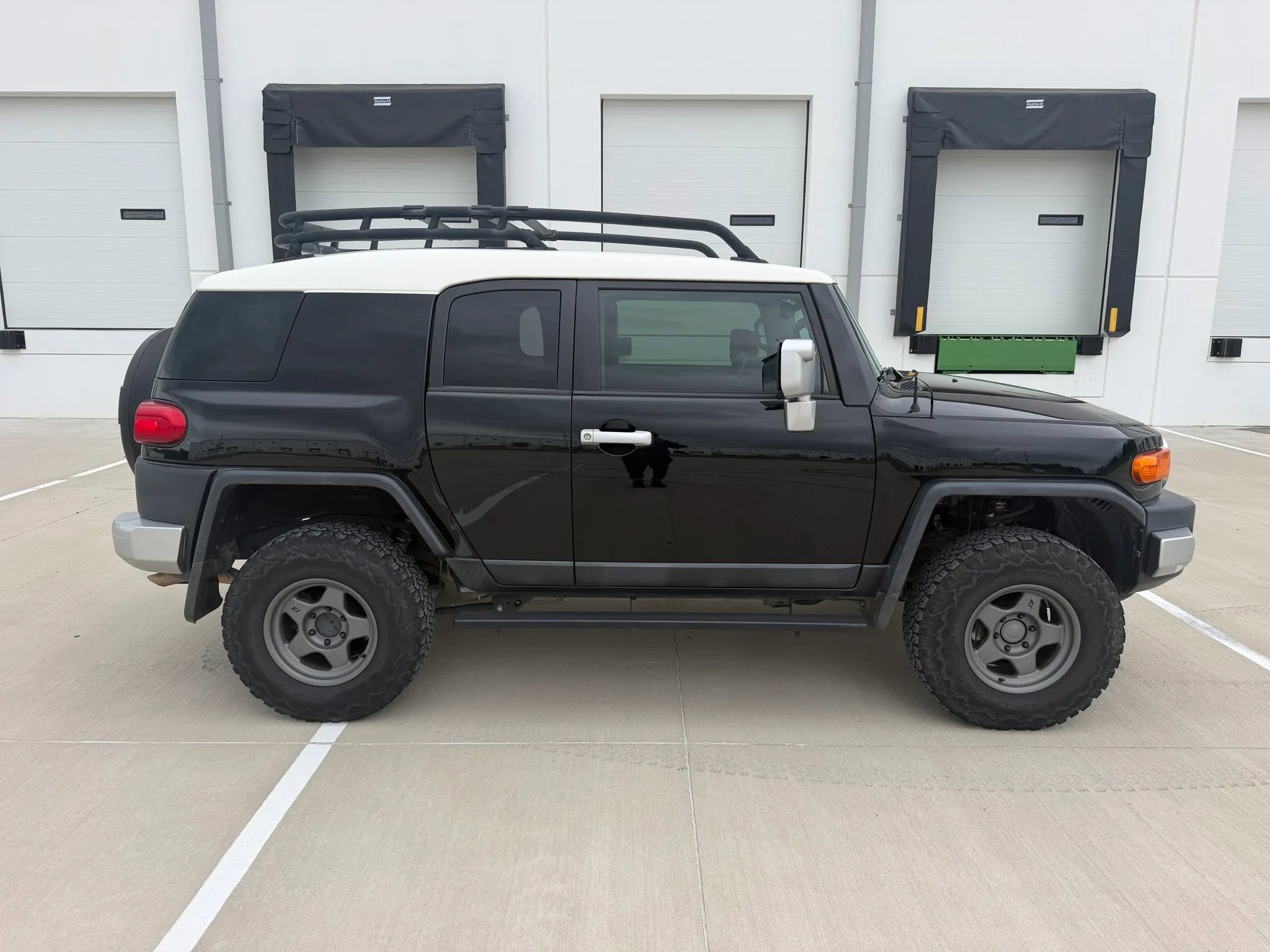 Used 2010 Toyota FJ Cruiser 4WD image 3