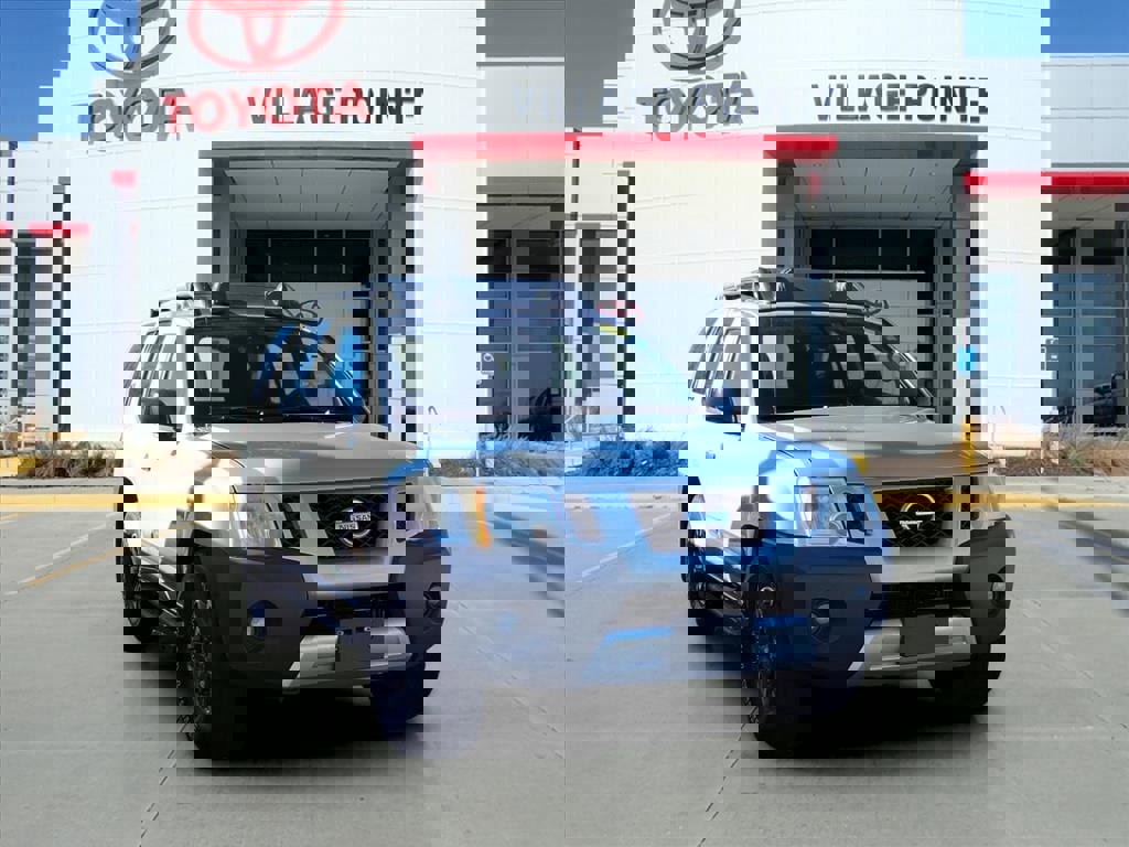 Used 2015 Nissan Xterra PRO-4X w/ Pro-4x Leather Package image 3