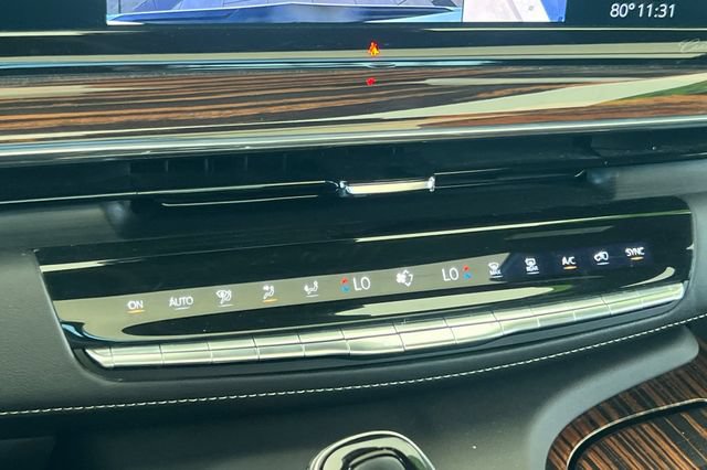 Used 2023 Cadillac Escalade Premium Luxury AWD/4WD image 27