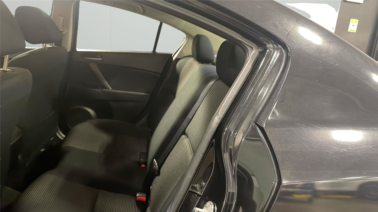 Used 2013 MAZDA MAZDA3 i Sport FWD image 11