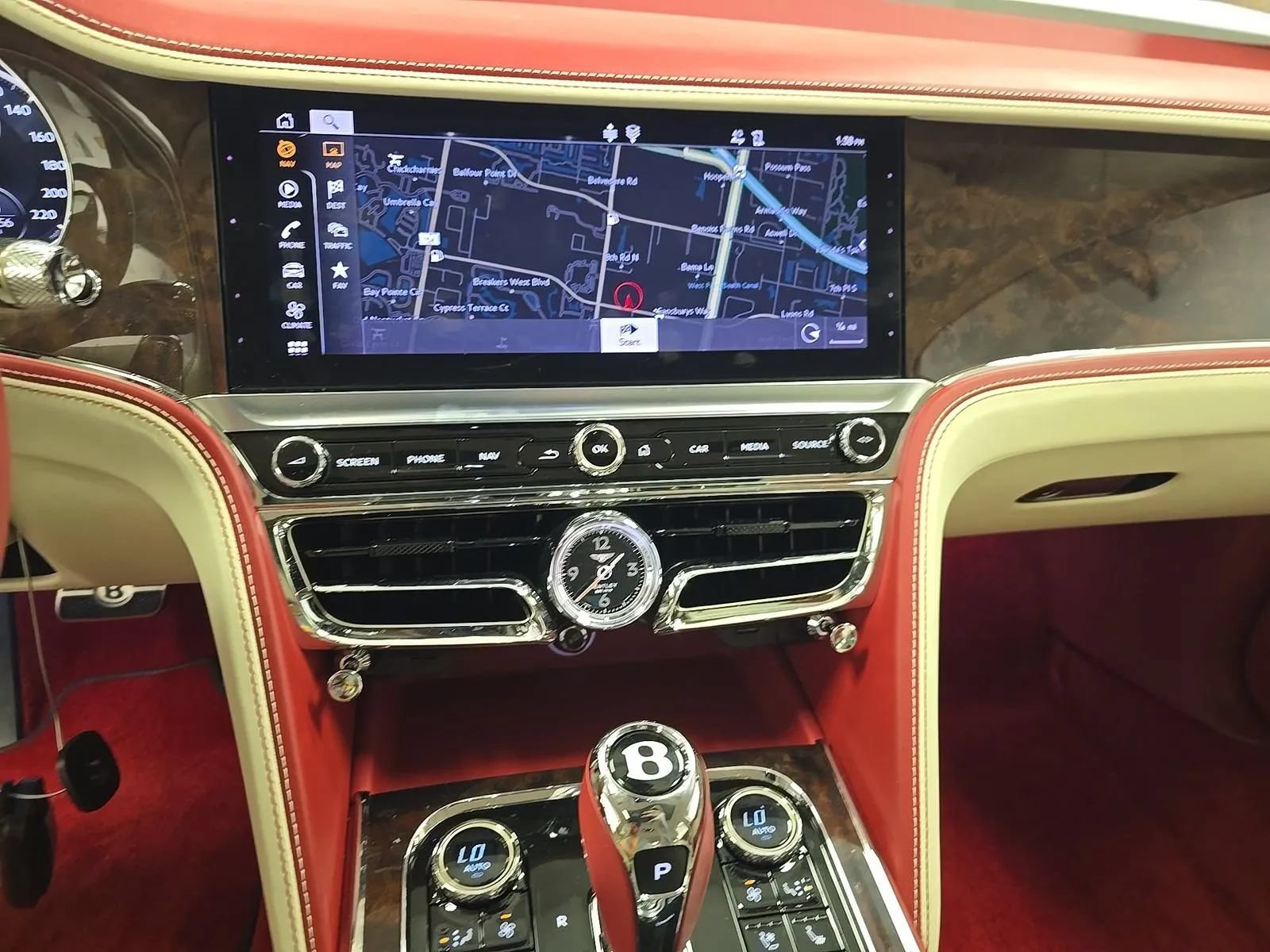 Used 2022 Bentley Flying Spur Plug-In Hybrid AWD/4WD image 6