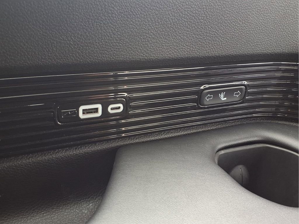 Used 2024 Jeep Grand Wagoneer L Series III image 28