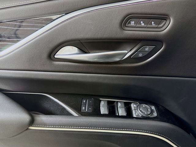 Used 2023 Cadillac Escalade Sport w/ LPO, Illumination Package AWD/4WD image 17